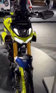 Honda cb125 Hornet front side